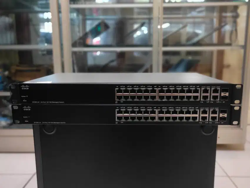 Switch Hub Cisco SF300-24 24-Port 10/100 Managed Switch