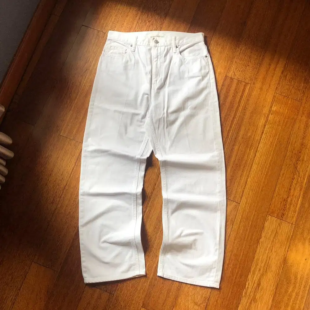 LOOSE FIT DENIM JEANS BY UNIQLO (PRELOVED)