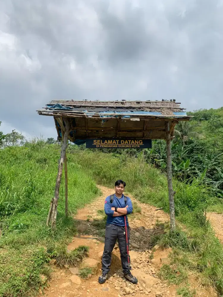 mencari lowongan pekerjaan!!