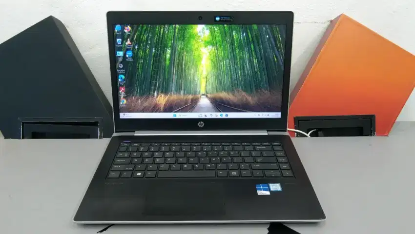 HP Probook 440 G5
Intel Core i7 Gen 8
 Ram 16GB 
SSD 256GB+HDD 1TB