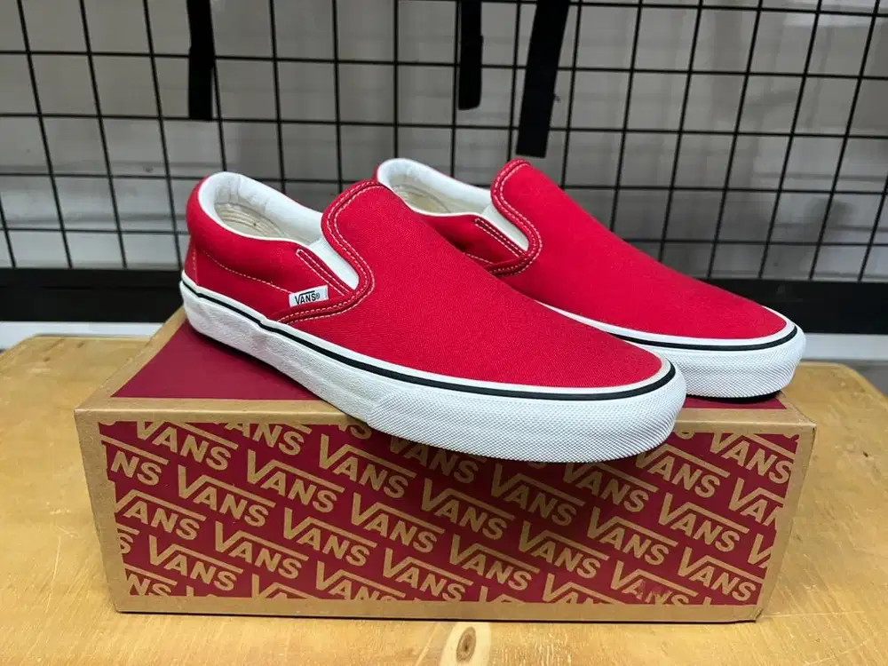 Sepatu Vans Classic Slip On Racing Red VN0A4BV3JV6 - Original