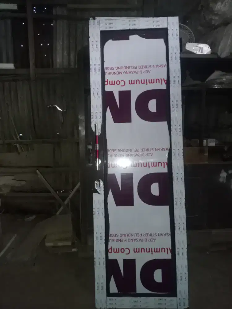 Jual kusen pintu satu dan pintu dua dari bahan aluminium dan kayu