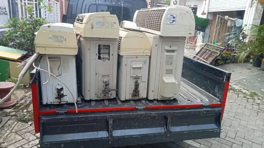 Menerima barang elektronik seperti AC dll.