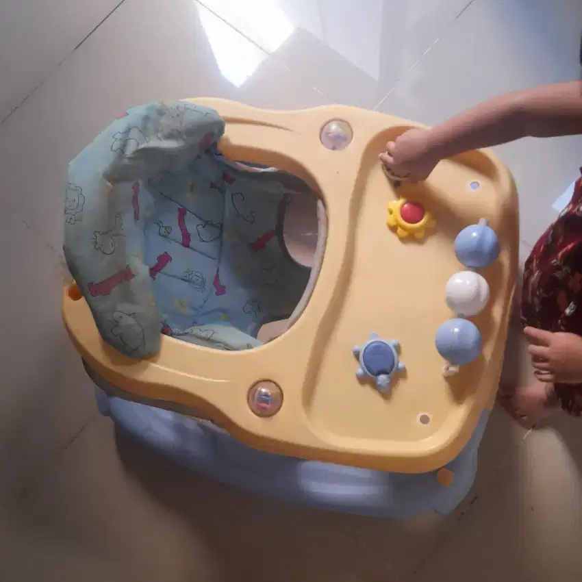 Dijual cepat baby Walker