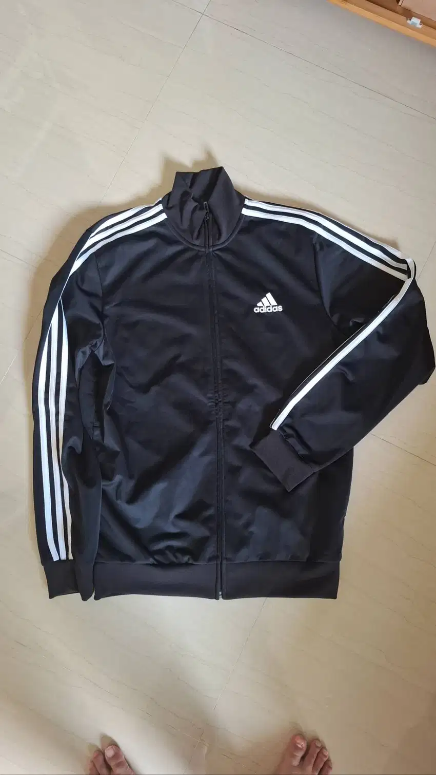 (NETT) Track Suits and Pants Adidas