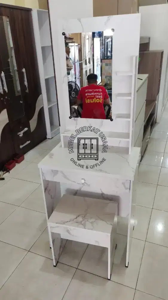 Meja Rias Lampu Marble Minimalis
