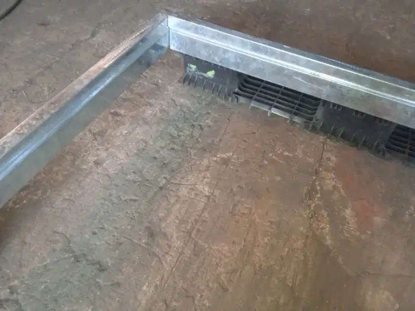 Kusen pintu besi