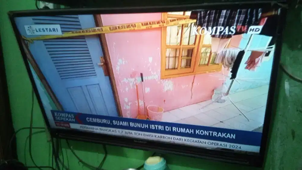 Sharp aquos led tv 32inch bonus STB