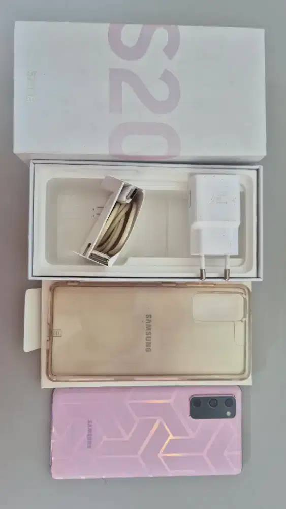 Samsung S20 FE 8/128 ExSein