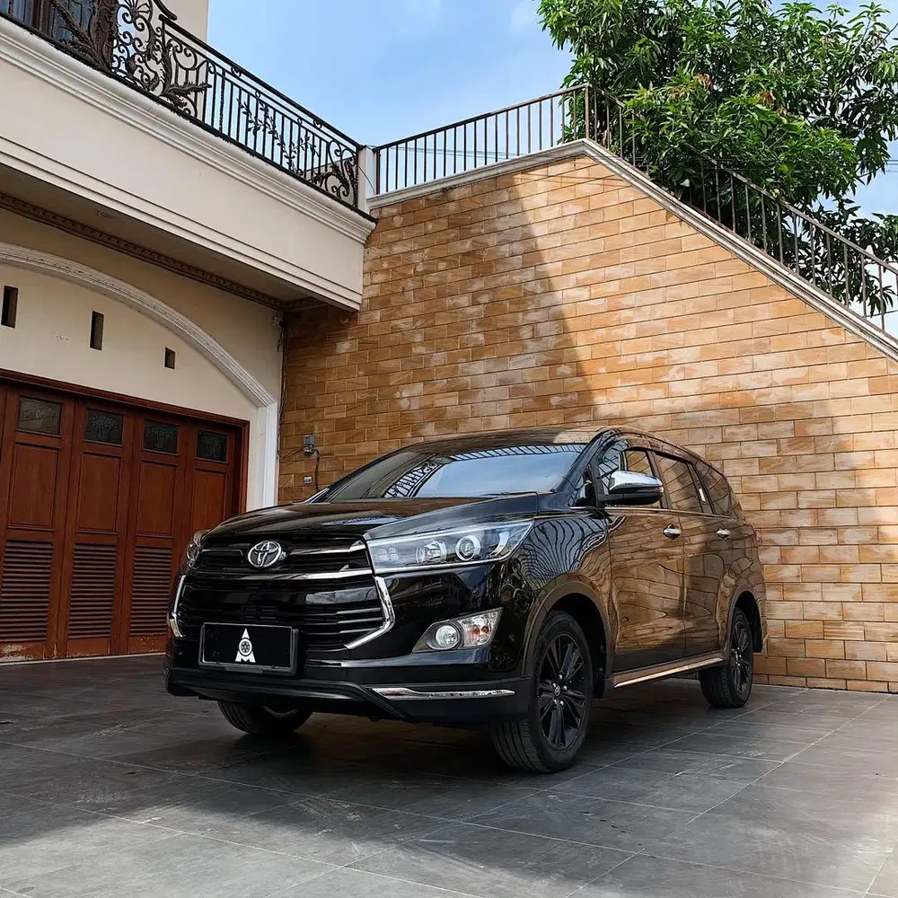 ( Venturer ) 2020 Toyota Innova Reborn 2.4 Venturer Diesel A/T