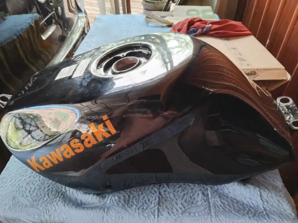 Di jual tangki motor ninja kawasaki hitam