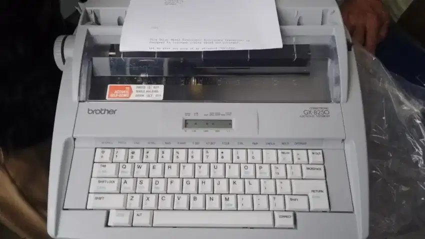 Mesin ketik / mesin tik elektrik brotherGx-8250