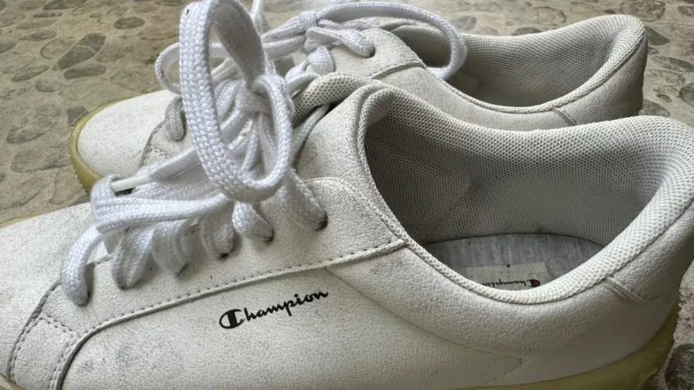 Sepatu champion white