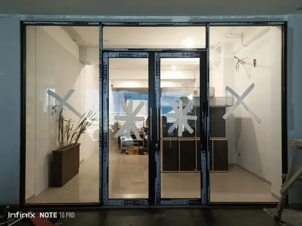 Partisi kusen aluminium Dan kaca