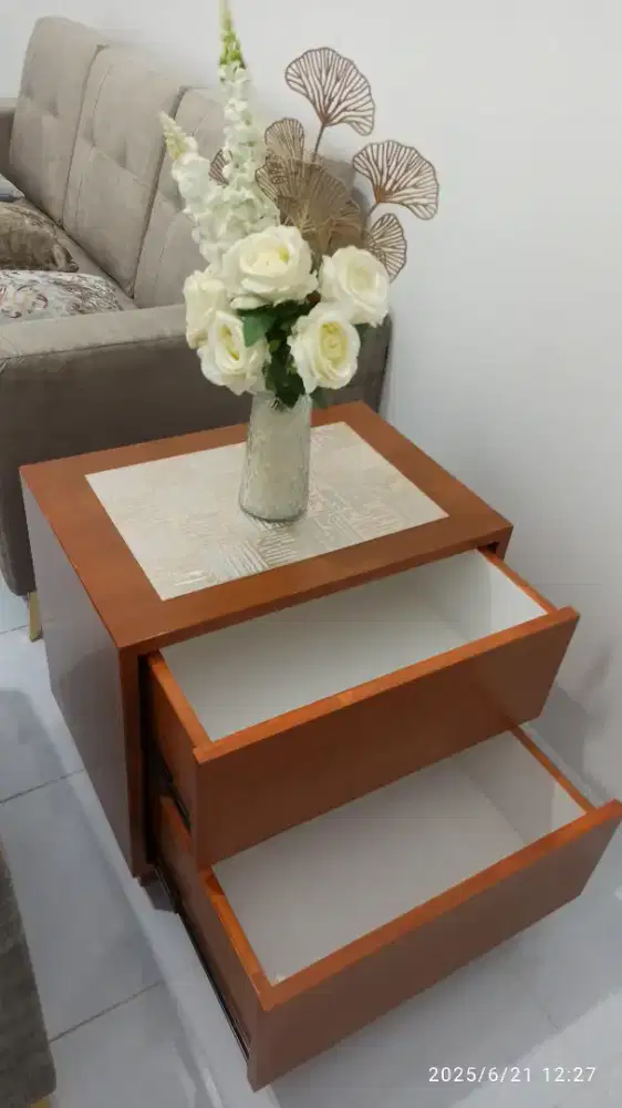 Filling cabinet kayu tempahan /nakas