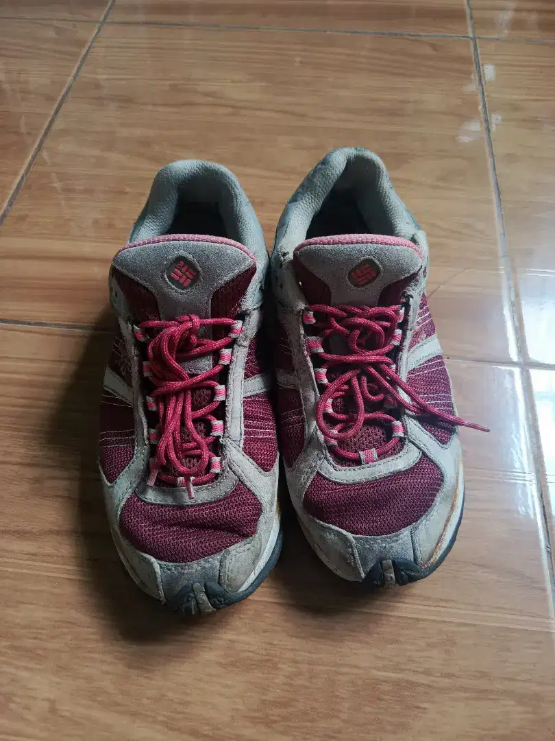 BU! Jual cepat!
Sepatu hiking wanita Columbia