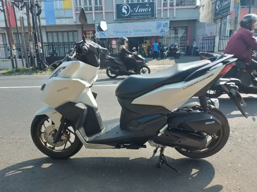 Honda vario 160cc abs  fi 2023 istimewa putih