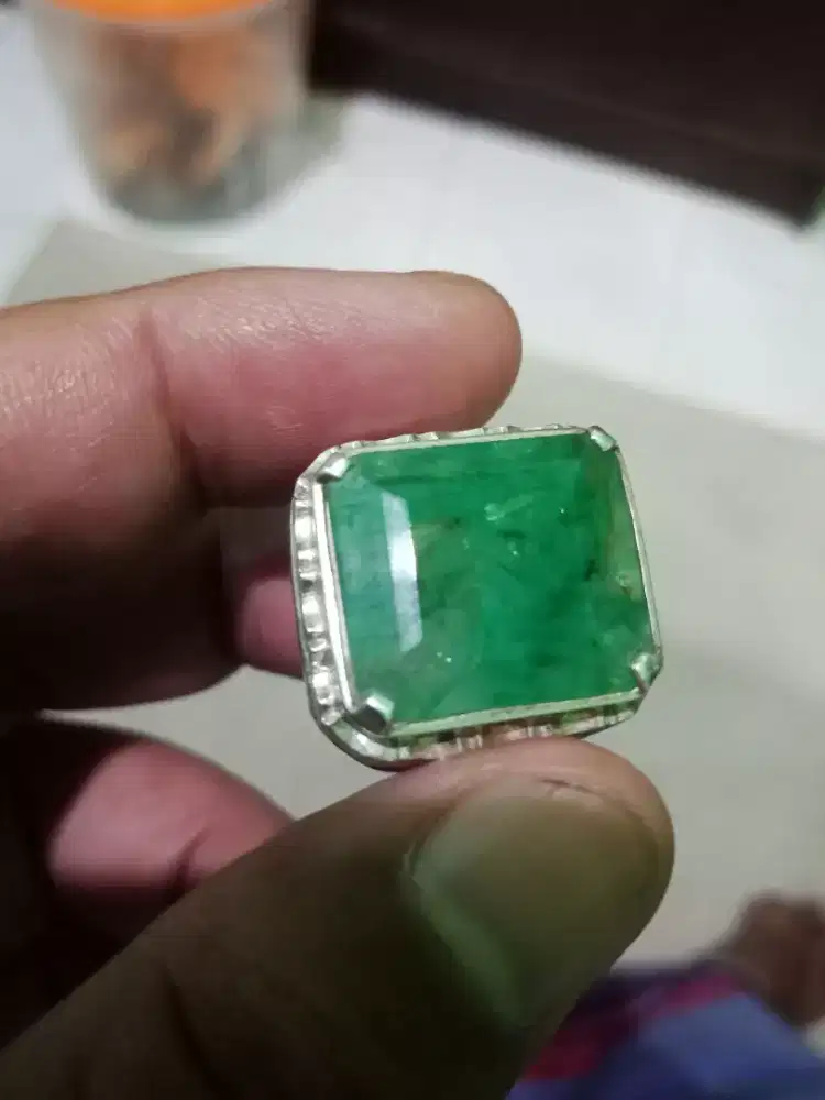 Cincin jamrut colombiya