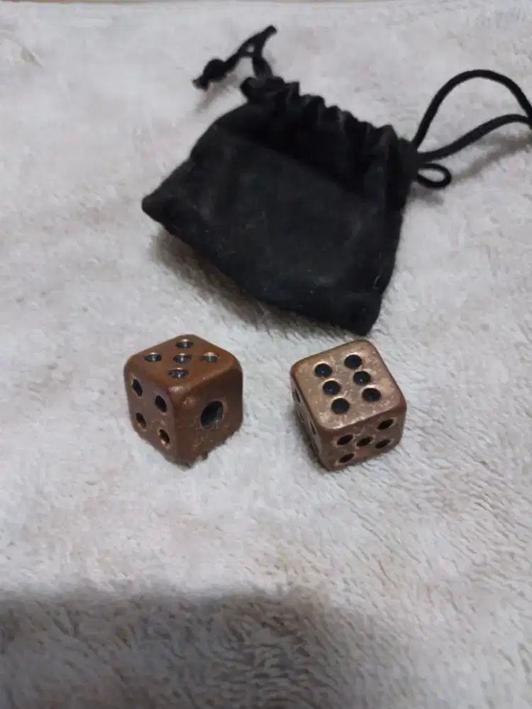 dadu bahan dari kuningan keras