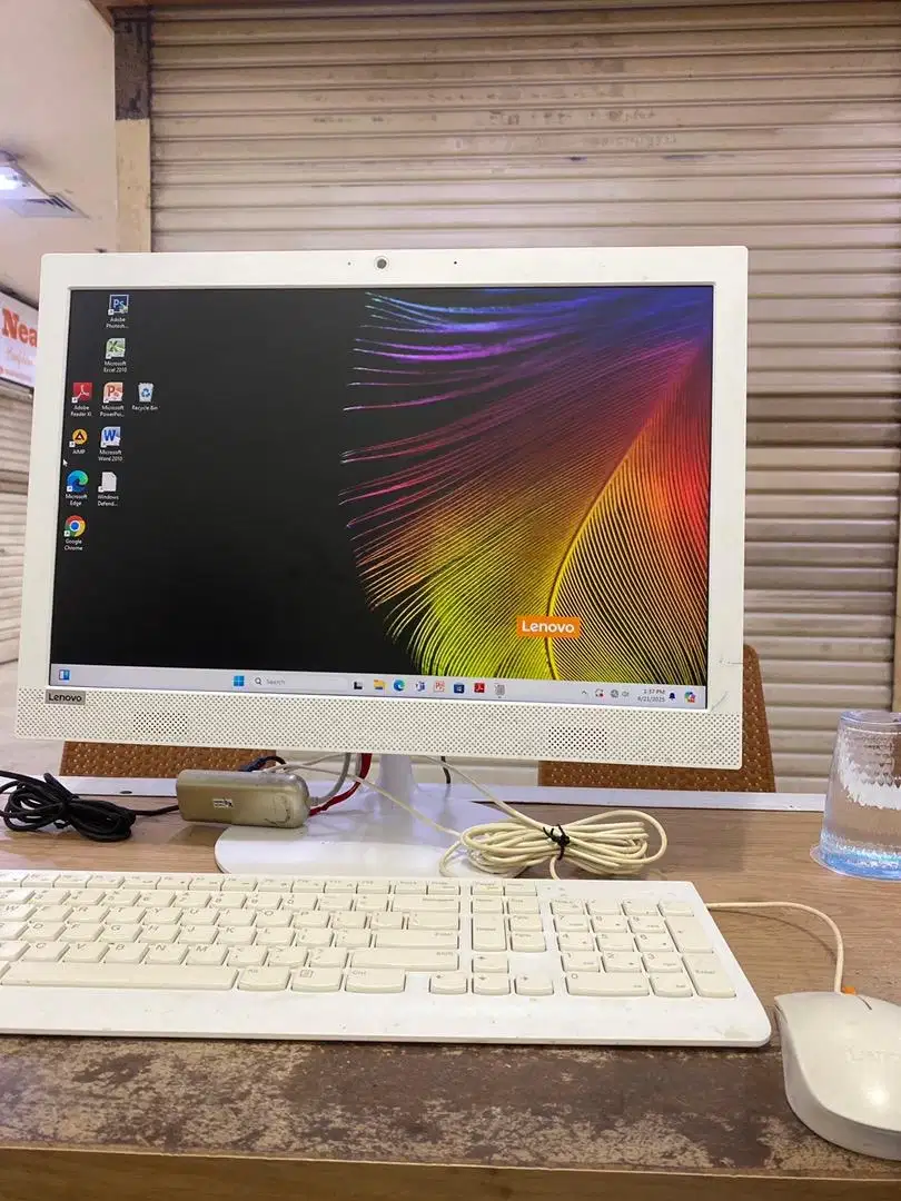 Komputer all in merk Lenovo