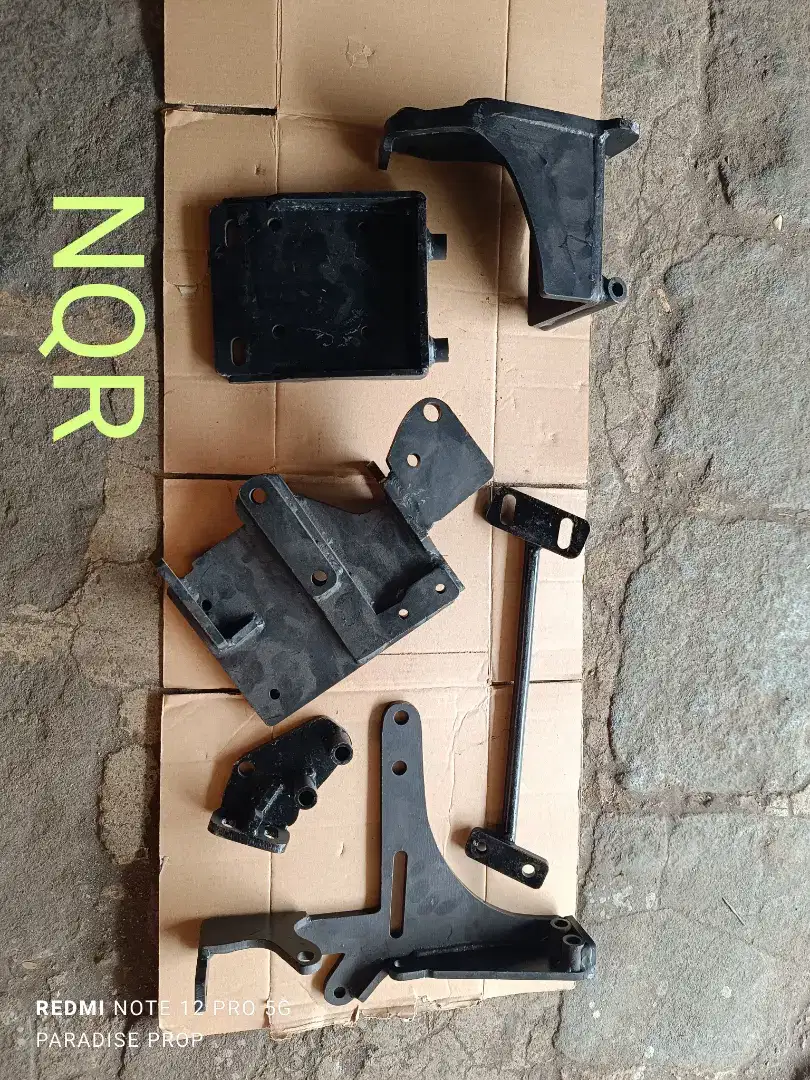 BRACKET AC MOBIL BUS ISUZU ELF NQR