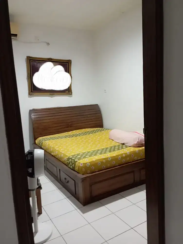 Tempat tidur king-size