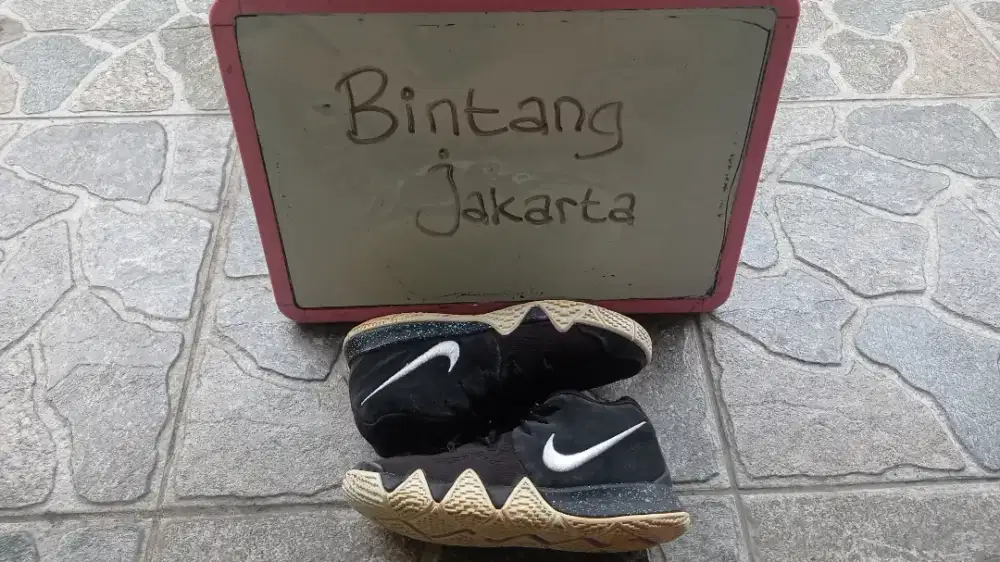 Sepatu Anak Basket Nike Kyrie Size 31