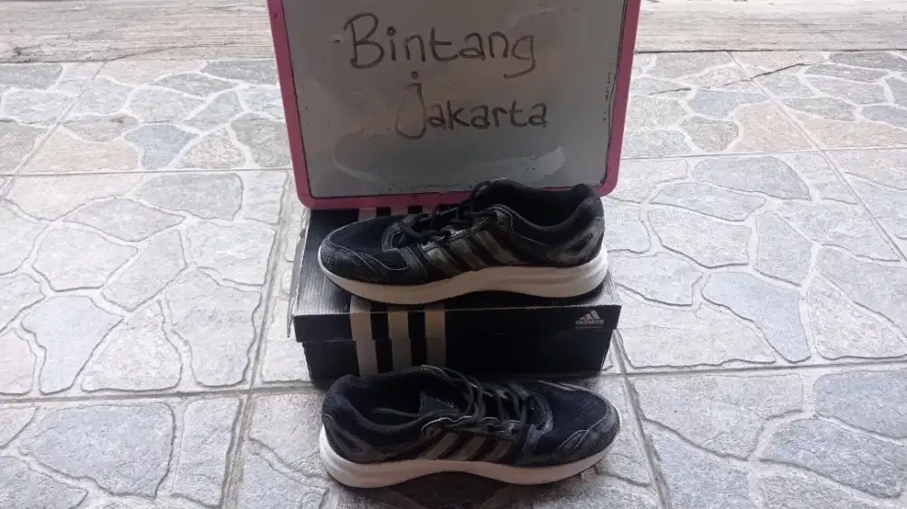 Sepatu Running Adidas Size 42