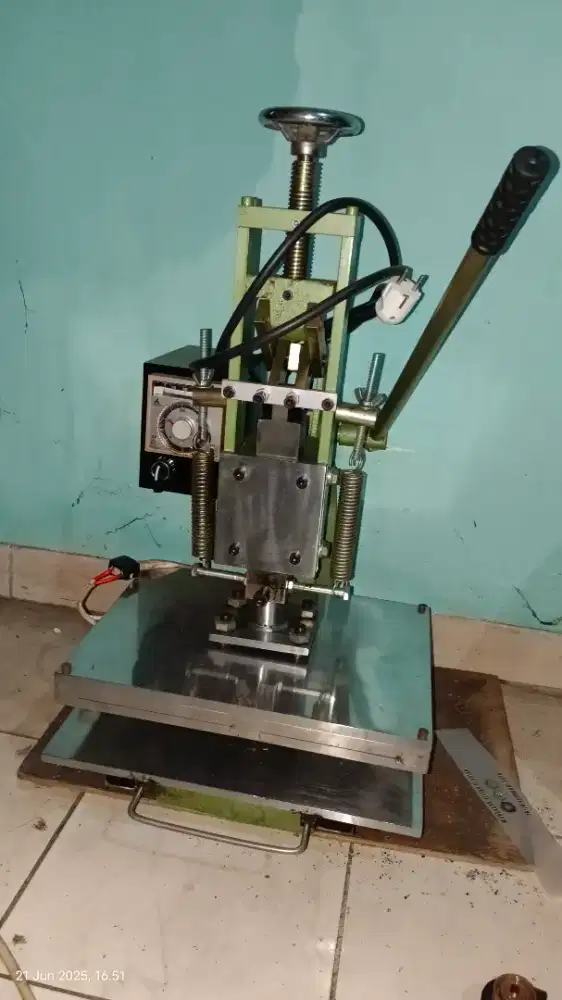 mesin press embos untuk foil atau kulit manual