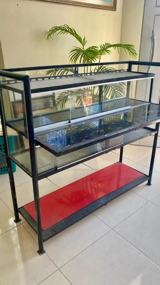 Etalase Sliding Besi