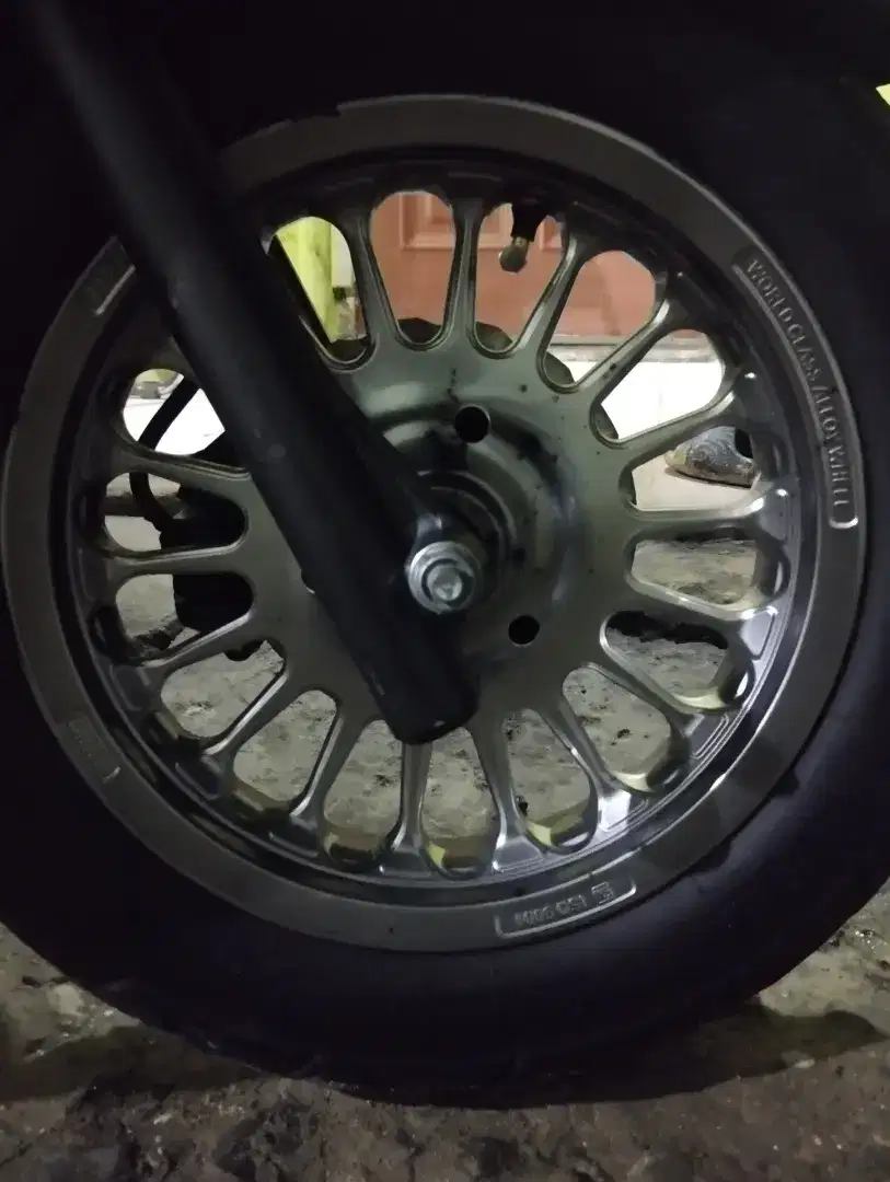 Velg sepasang VND Roulette R12