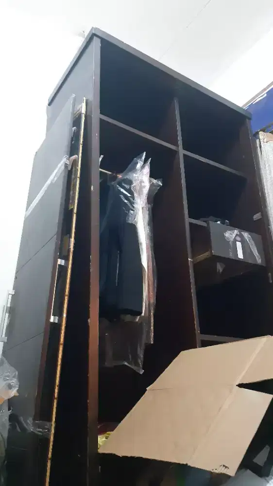 Angkut cepat Lemari Baju Coklat Kondisi apa adanya