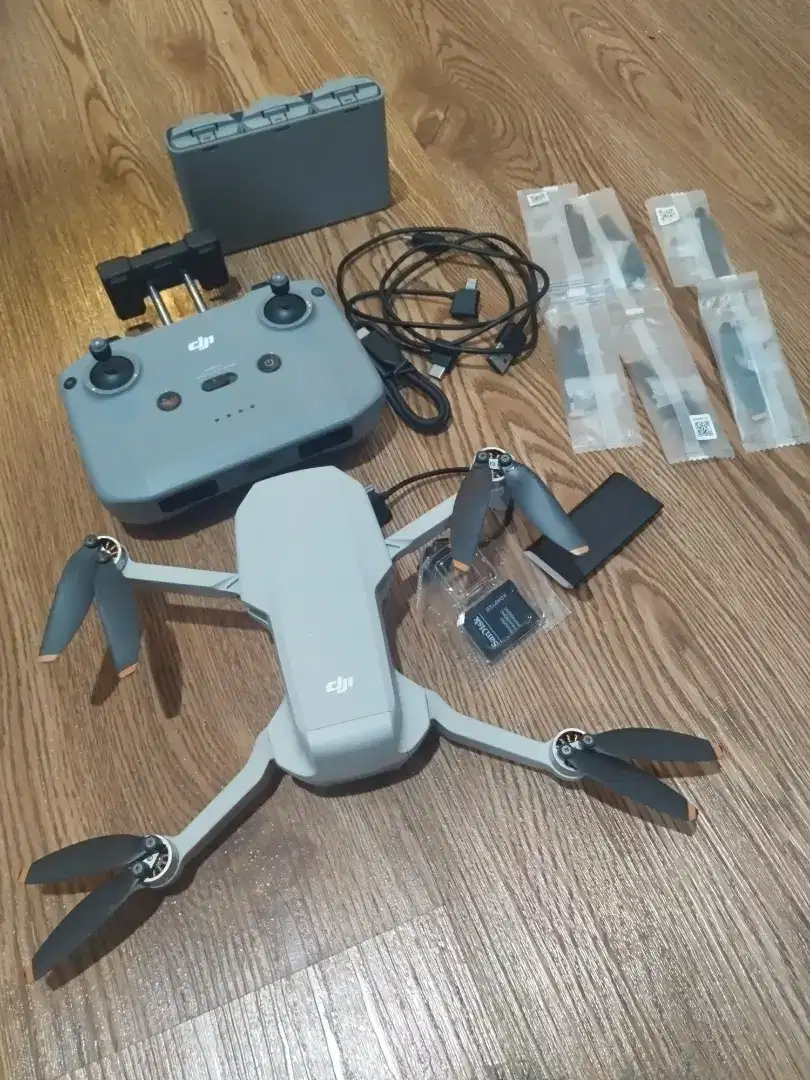 Drone DJI mini 2 SE - baru dipake 3x. Mulus, lengkap