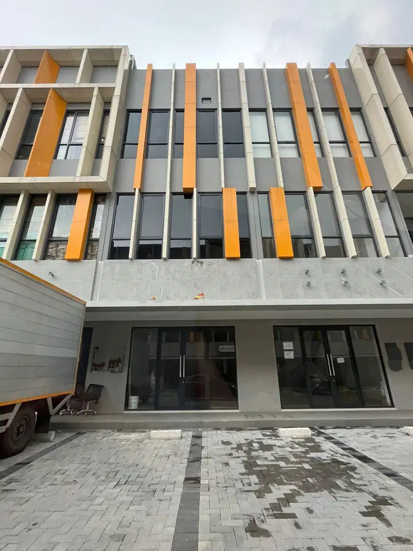 Ruko 3 Lantai Sudah Terpasang AcC & Wallpanel di The Loop BSD Mozia