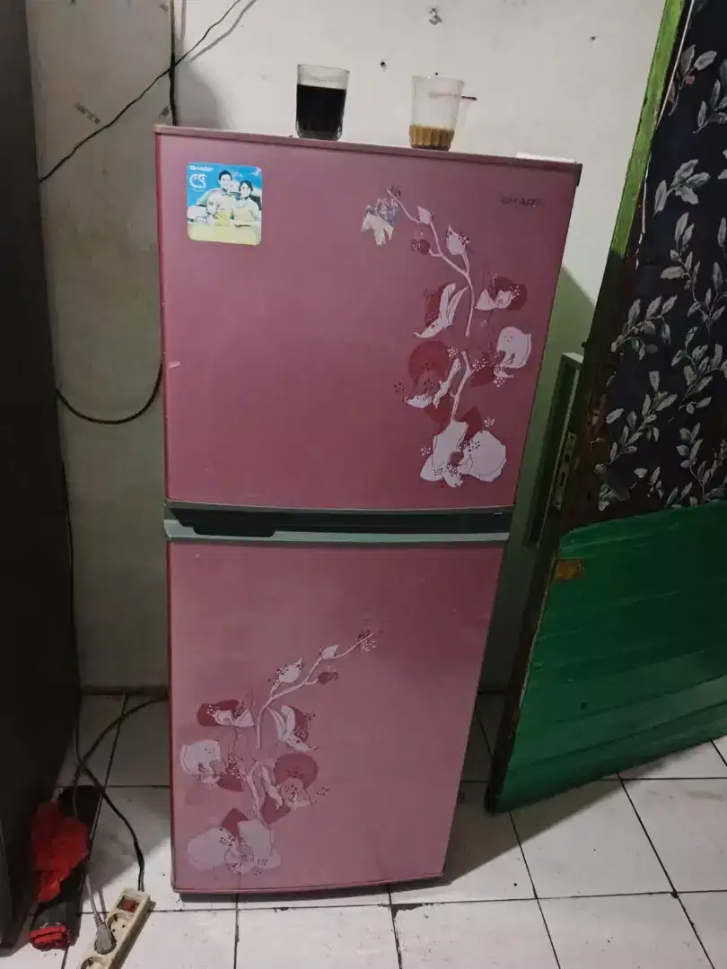 Di jual kulkas Sharp 2 pintu