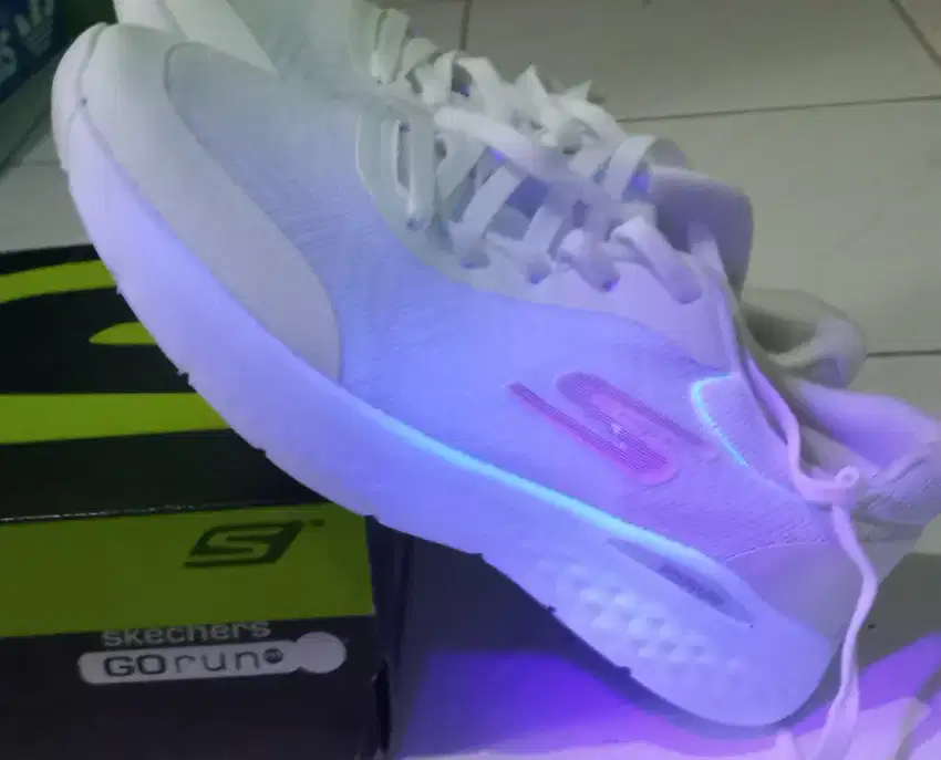 Skechers running sepatu casual sepatu lari sepatu running sneakers oke