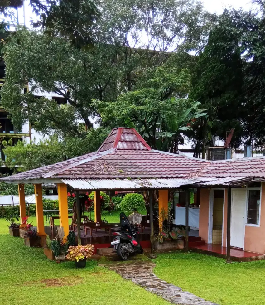 Disewakan  tanah dan bangunan di jalan raya Puncak, Cisarua