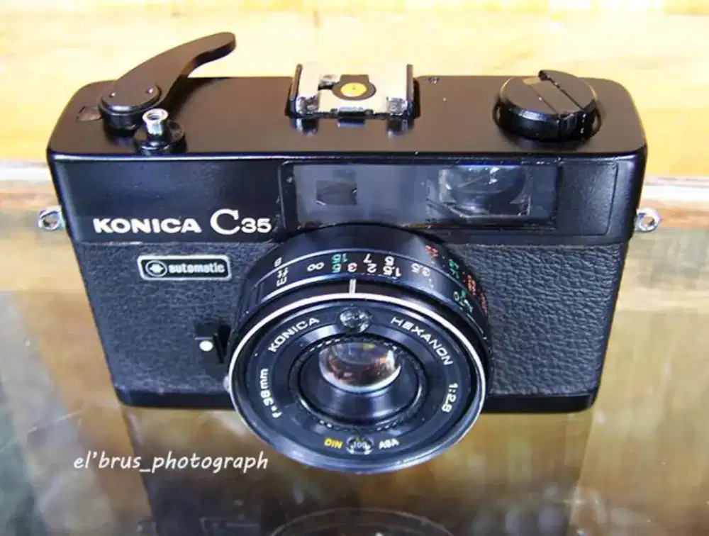 kode*00115*
kamera analog - range finder
KONICA C35 (black)