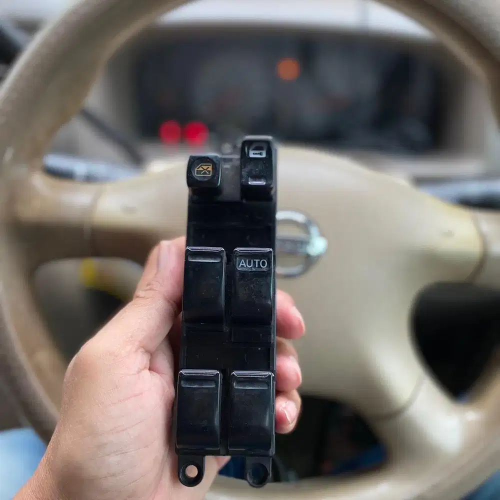 Saklar power window Master Switch Serena C24 kondisi minus