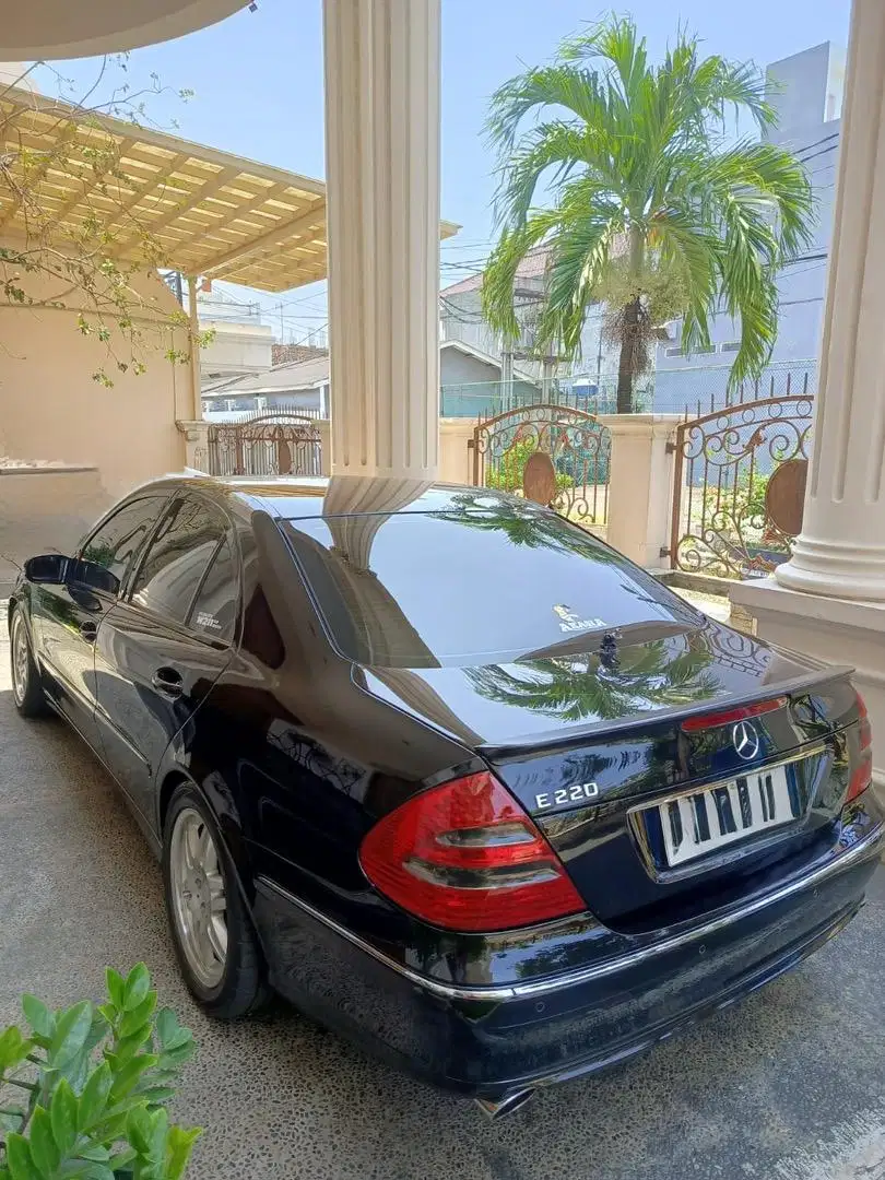 Mercedes Benz e200K - AirSus Hitam Mulus 2004 langsung pakai