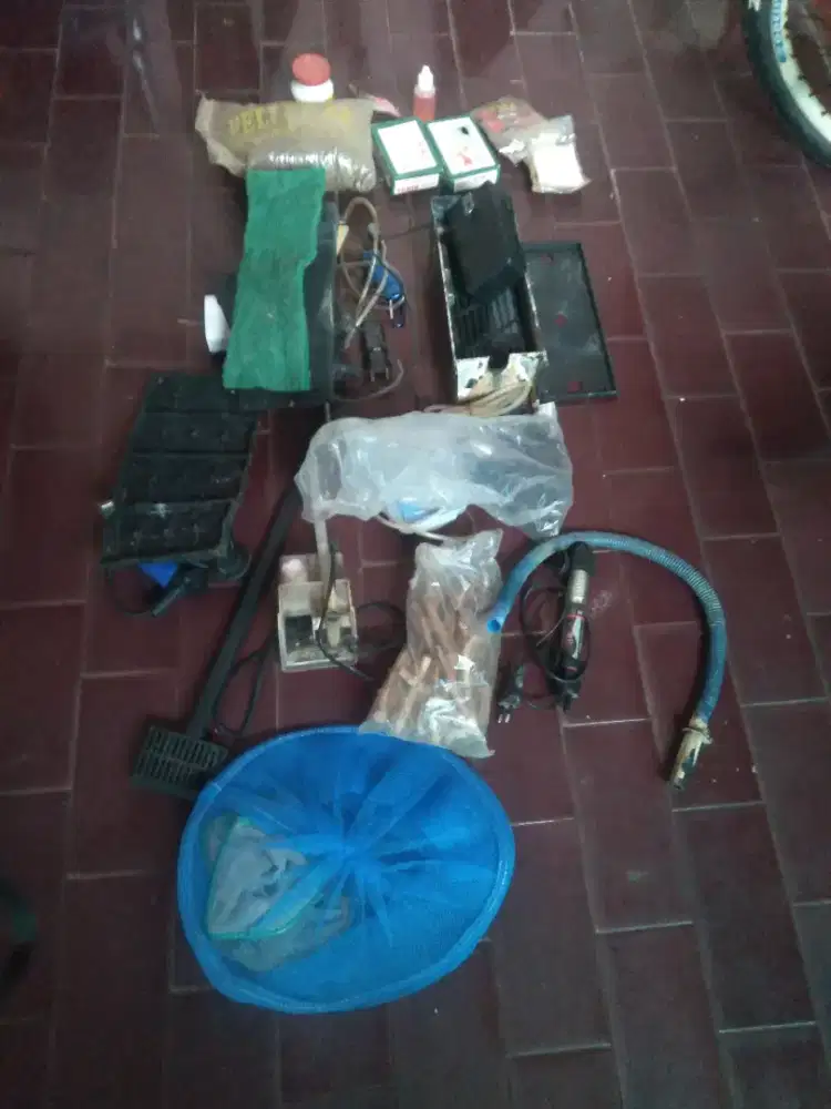 Jual peralatan aquarium dan pelet makanan
