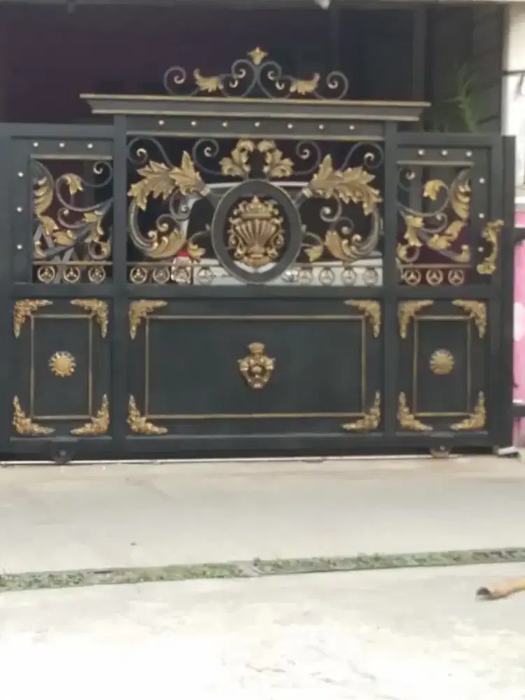 Pintu pagar gerbang garasi tralis kanopi tempa klasik