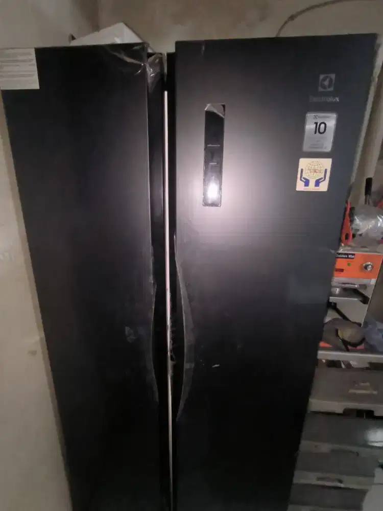 Kulkas electrolux 528 L inverter