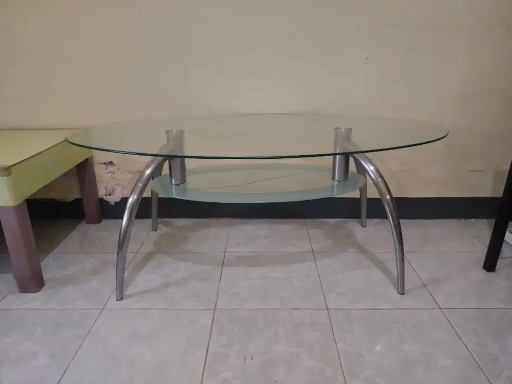 Meja Kaca Ruang Tamu / Ruang Keluarga