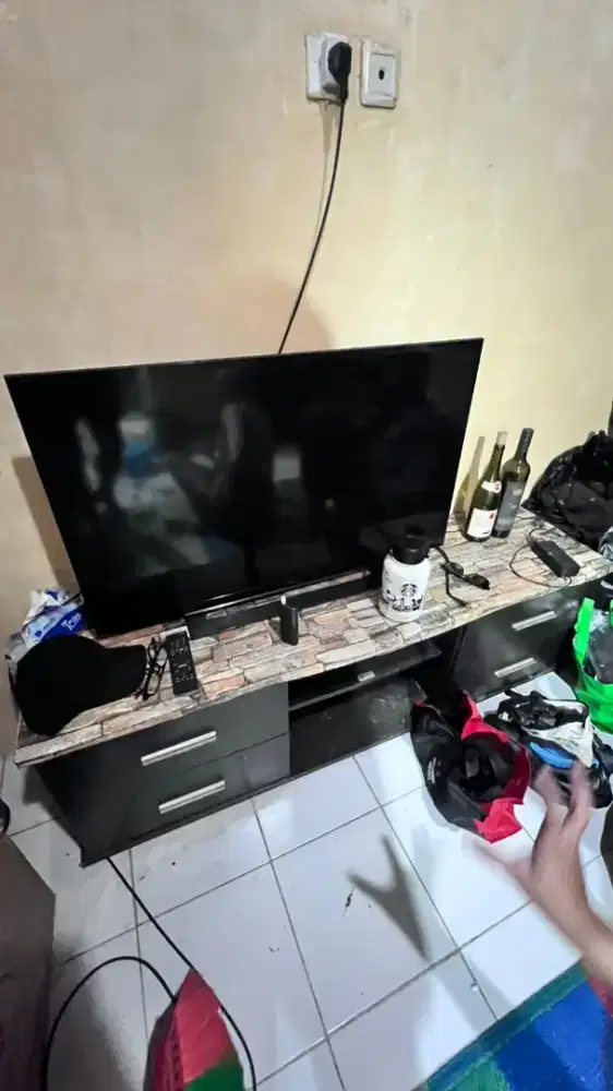 Terima jual beli TV LED sekon dan elektronik speaker, Monitor, PC, dll