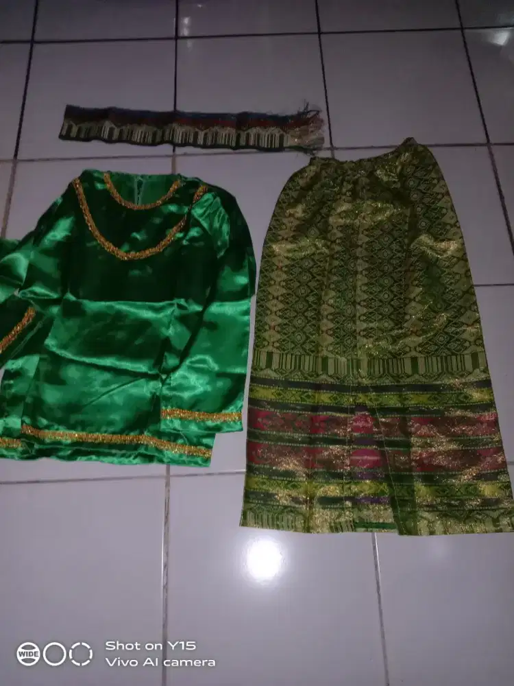 Dijual baju Melayu perempuan