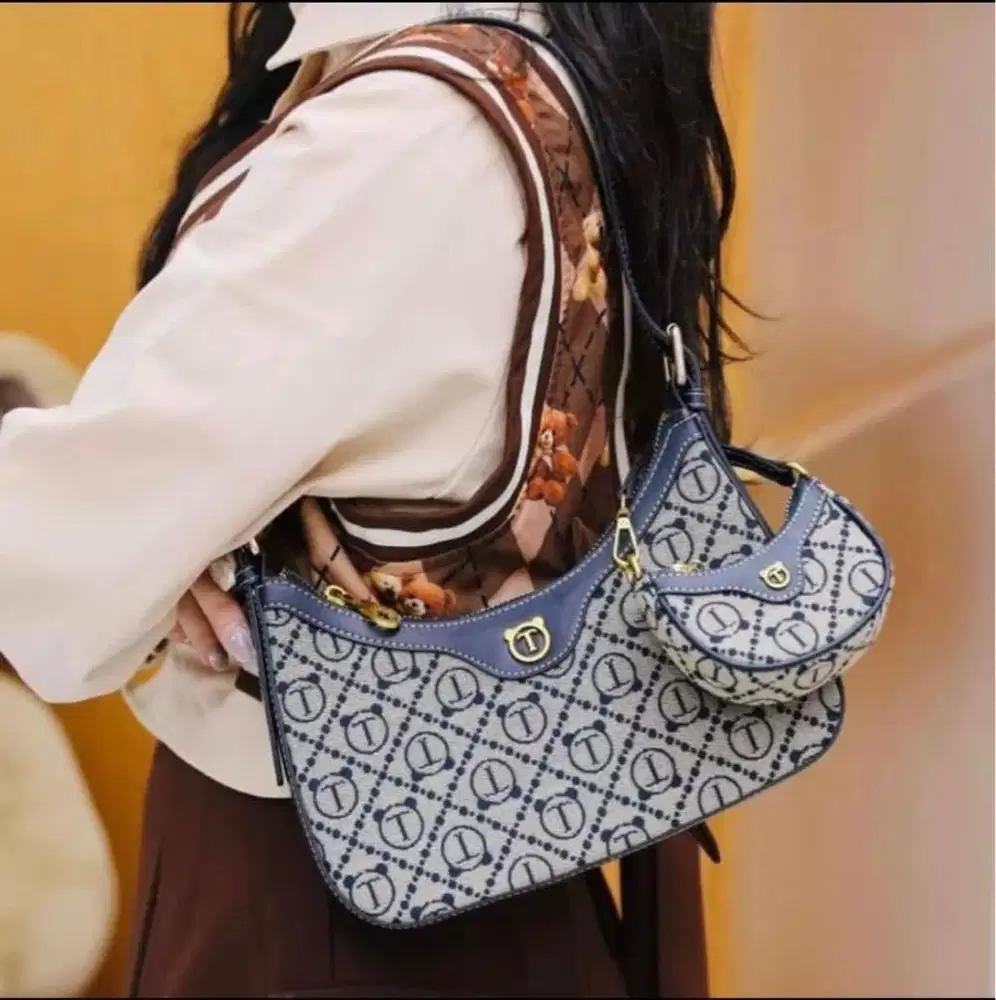 Ttwn & Bear - Shoulder Bag & Sling Bag / Motif Grafik “T” / Wrn Navy