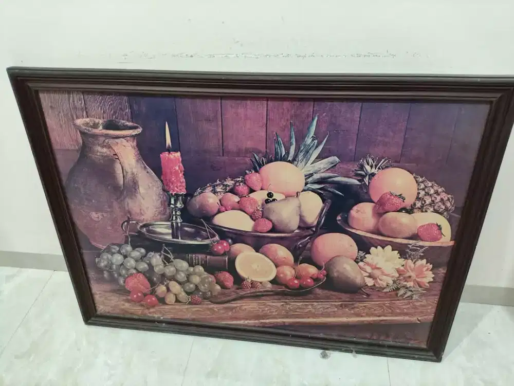 Lukisan mempercantik ruangan rumah/ruangan tamu