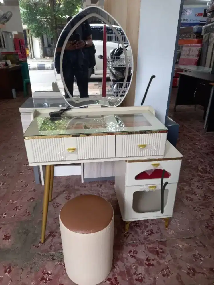 Meja Rias LED terbaru murmer