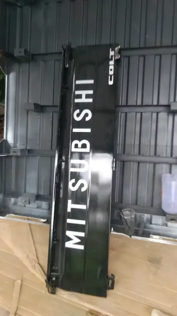 Pintu belakang L300